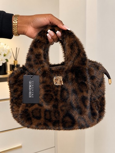 Synonyme georges rech faux - faux, fur